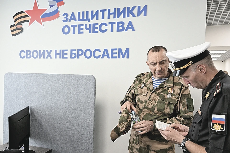 Казань. Ветеранам СВО помогают решить в отделении фонда «Защитники Отечества» многие вопросы.