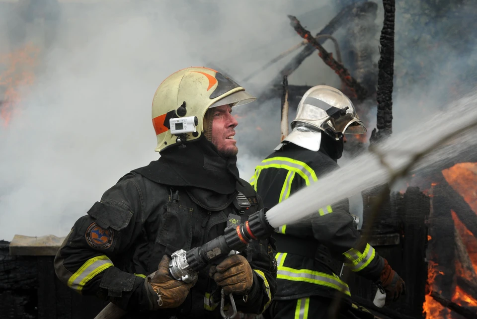 В поселке Баратаевка в Ульяновске неизвестные подожгли дачу