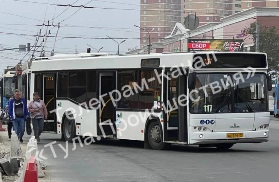 В Туле на Зеленстрое из-за ДТП с автобусом образовалась серьезная пробка