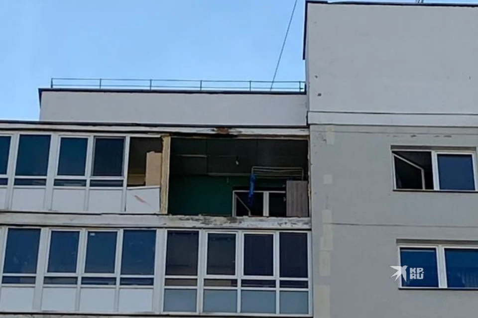 Балкон квартиры был практически уничтожен Фото: читатель «КП»