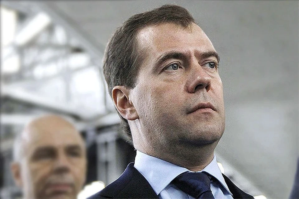 Дмитрий Медведев считает, что российским дипломатам лучше на время вернуться домой. Фото: Reuters/арххив "КП"