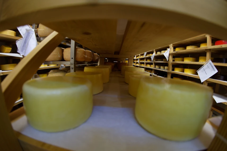 Компания работает с 2015 года, в настоящее время выпускает более 40 сортов сыра