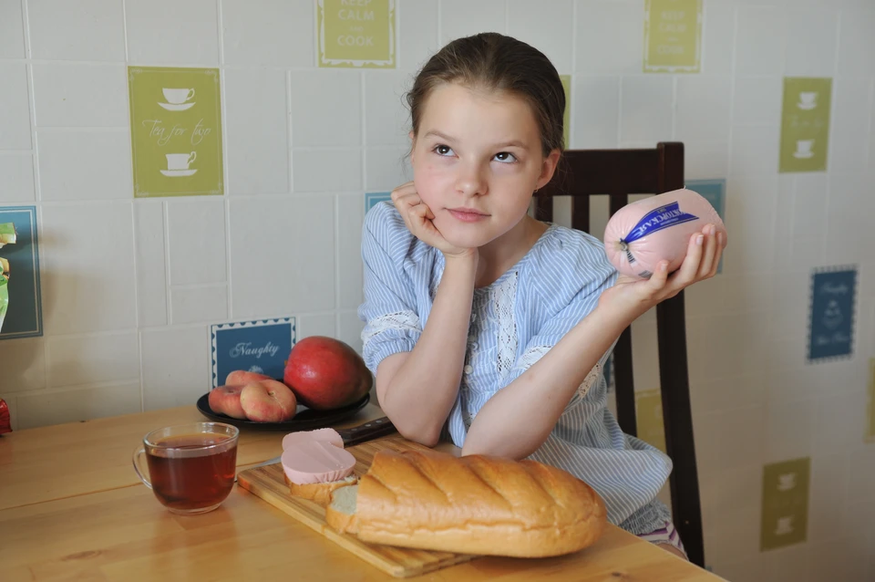 Диетолог Елена Соломатина перечислила продукты, которые не стоит давать школьникам на завтрак.