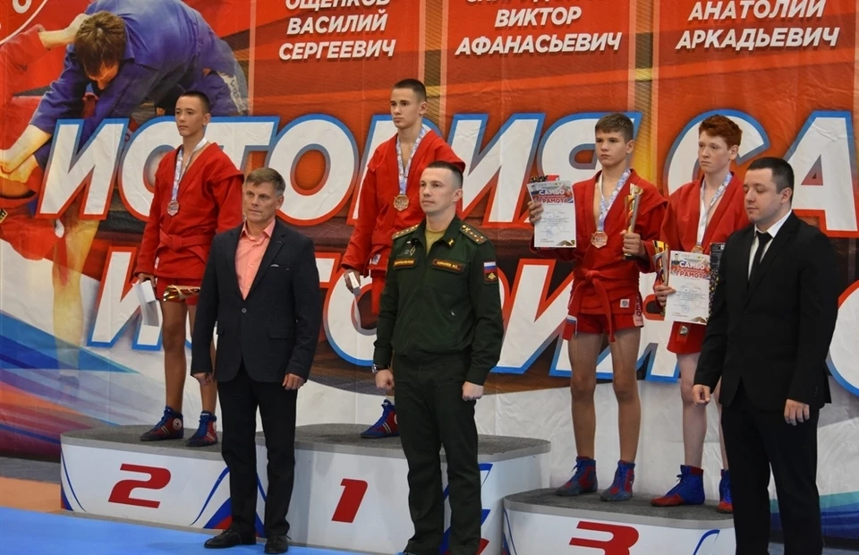 Самбистам Томской области удалось завоевать 17 наград