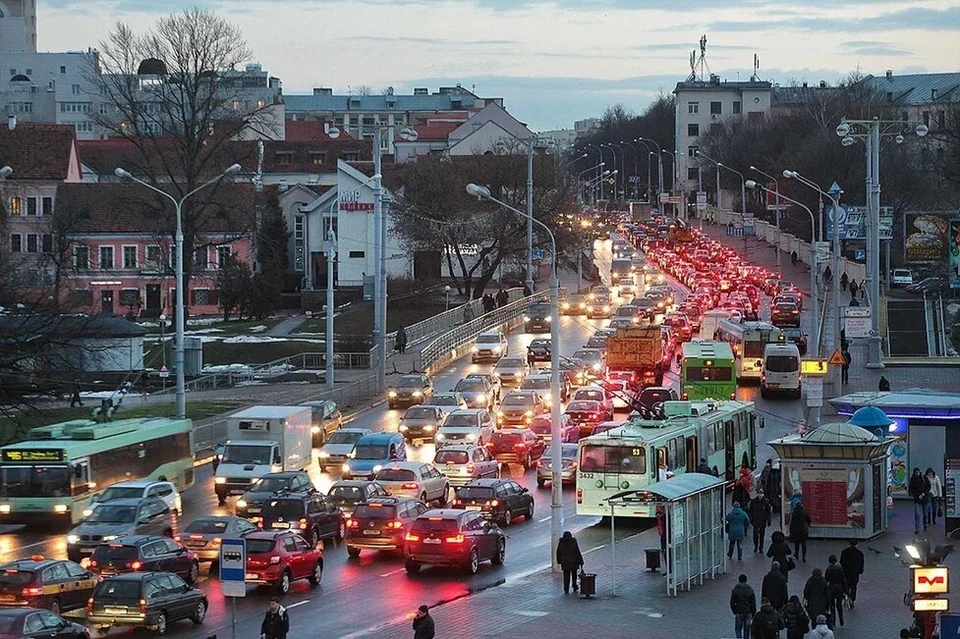 Минск перегружен транспортом, но ситуацию пытаются решать. Фото: архив "КП"