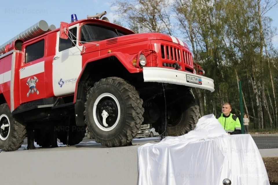 В Узловой состоялось торжественное открытие памятника пожарным и спасателям