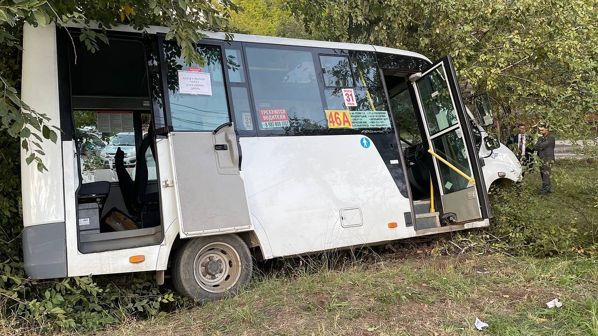 В Саратове маршрутка врезалась в дерево - восемь пострадавших - KP.RU