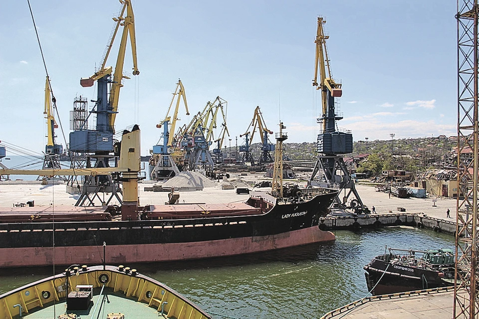Мариупольский порт - часть воднотранспортной системы юга России.