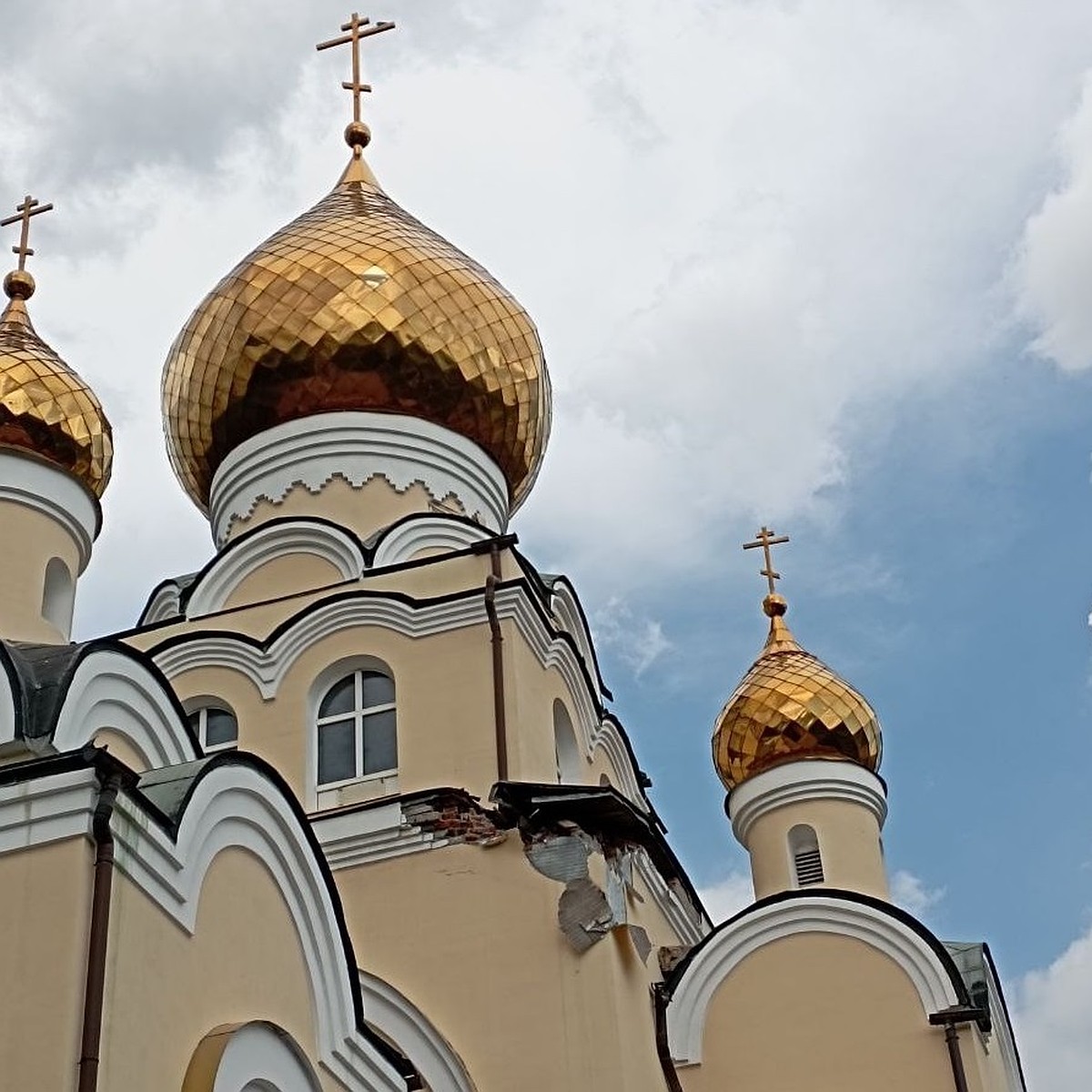 В Донецке обстрелом ВСУ поврежден храм Святого Равноапостольного Великого  Князя Владимира - KP.RU