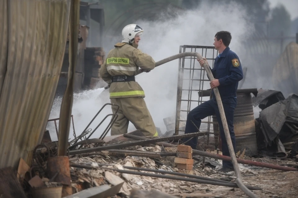 Пожар в многоквартирном доме тушили ночью в Хабаровске