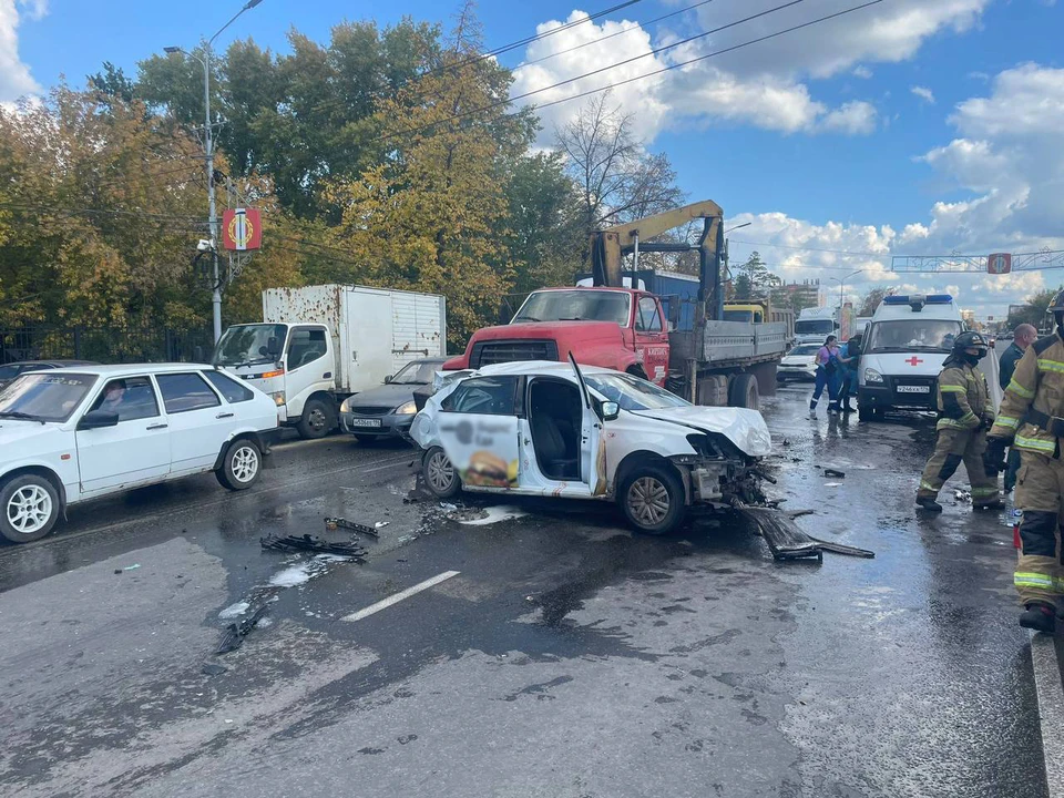 Машины разбились на проспекте Победы в Копейске. Фото: УГИБДД Челябинской области