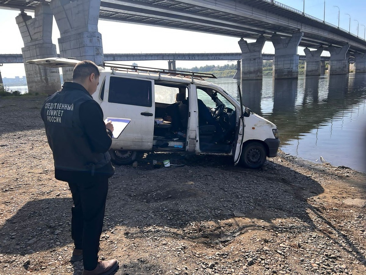 В Кемерове под Кузнецким мостом нашли затонувший автомобиль с телом мужчины  - KP.RU