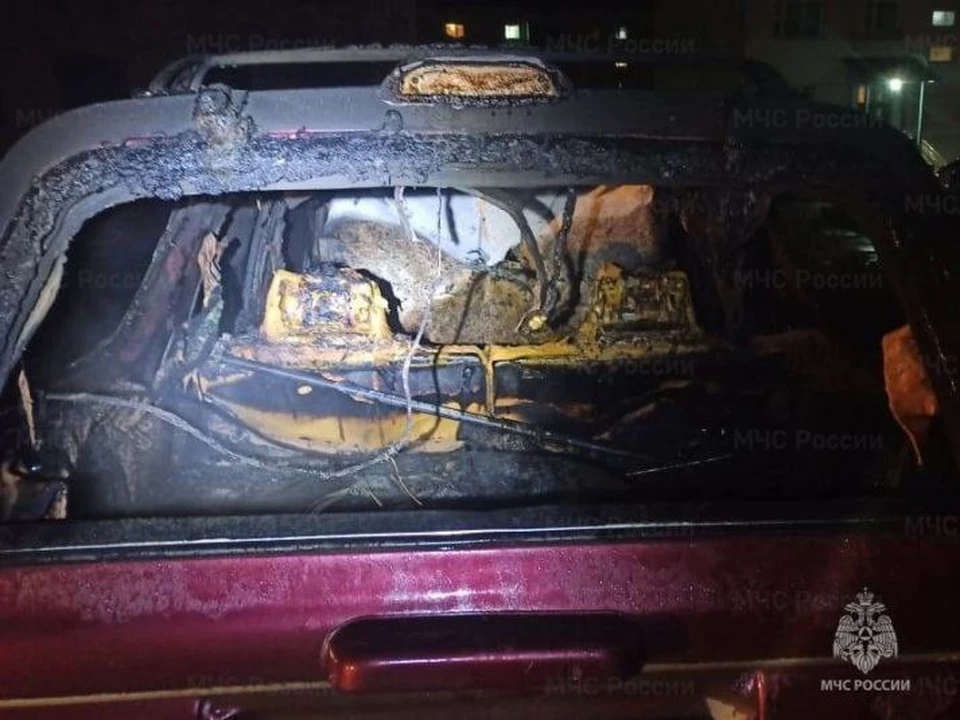 Автомобиль сгорел в поселке Магаданской области Фото: МЧС Магаданской области