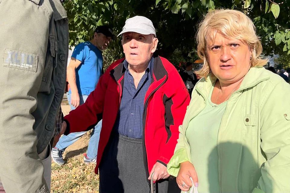 С жителями дома на окраине подмосковной Балашихи, где сегодня взорвался бытовой газ, продолжают работать следователи