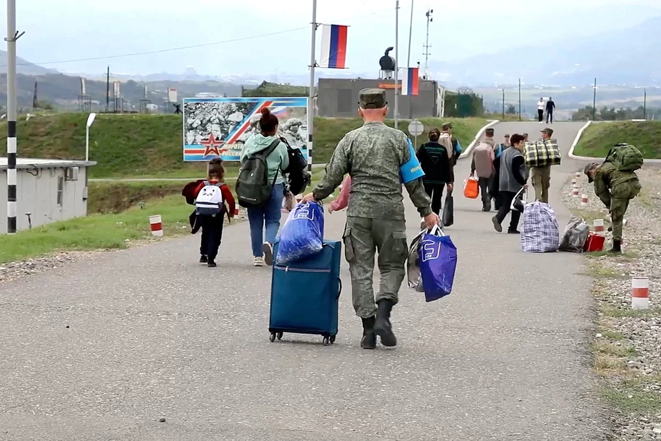 В расположение российского миротворческого контингента в Нагорном Карабахе к концу 21 сентября было доставлено более 5 тысяч человек