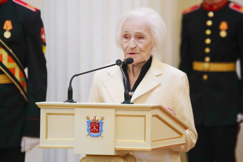 Старейшей учительнице Петербурга Надежде Строгоновой исполнилось 103 года. Фото: gov.spb.ru