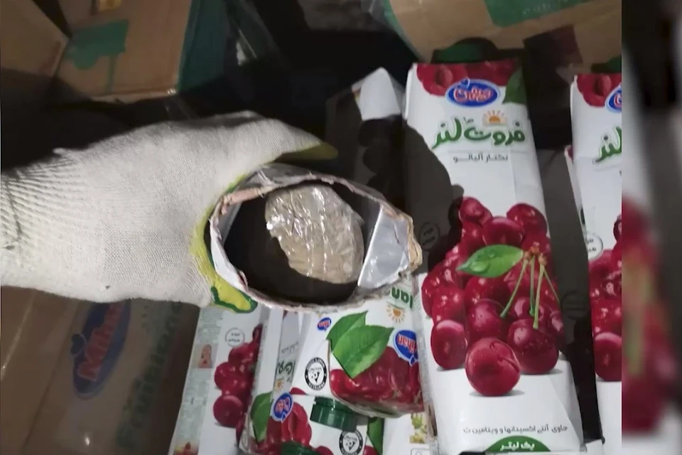 Треть тонны героина в коробках от сока нашли пограничники на складе в Минске. Фото: стоп-кадр | видео ГПК.