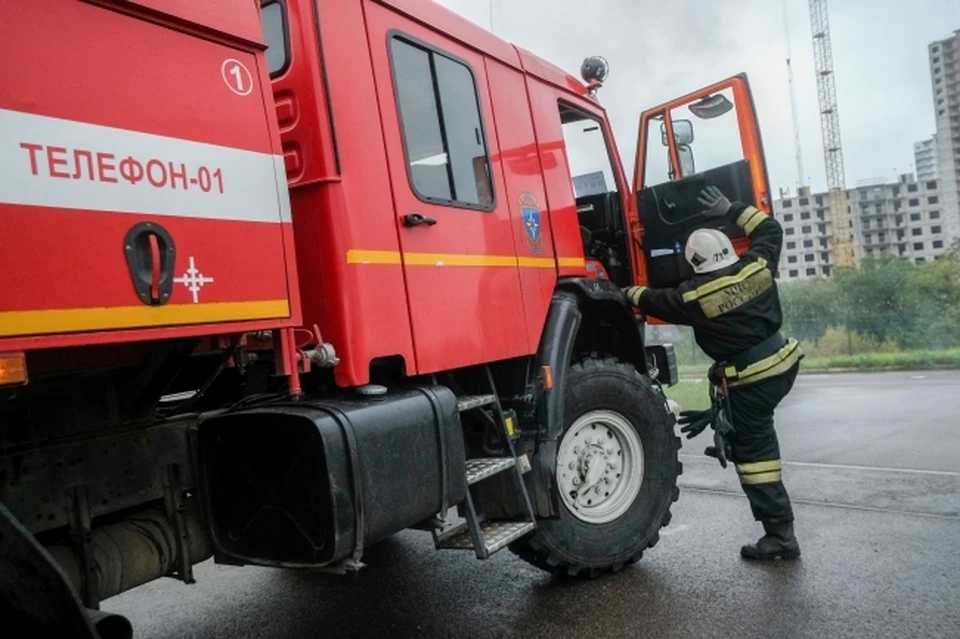 В Краснодаре загорелись гаражи.