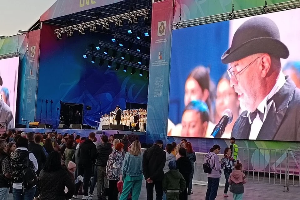 В Хабаровске на центральной площади прошел фестиваль «Арсеньев LIVE»