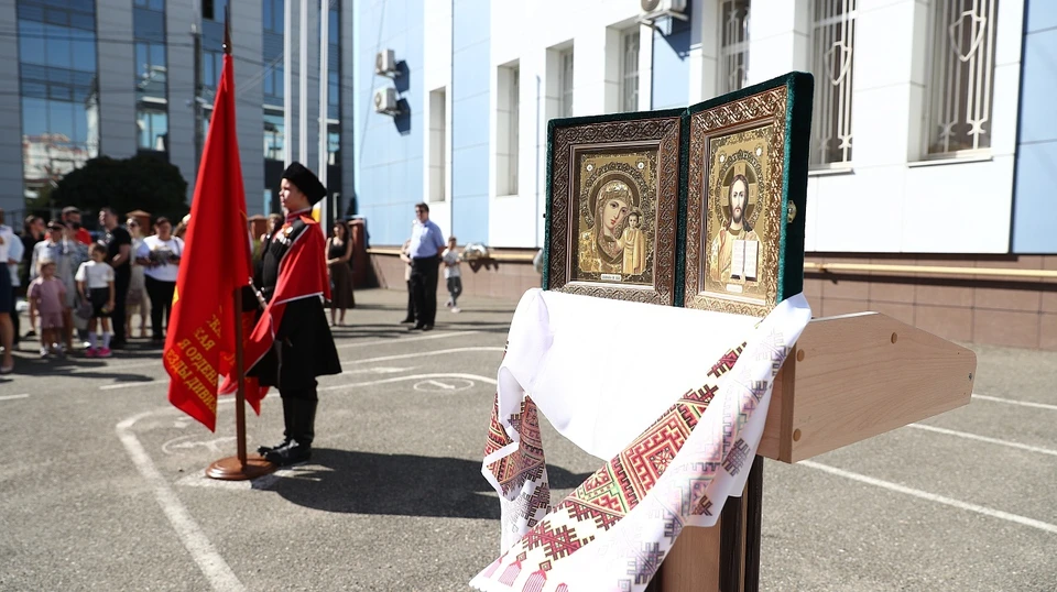 В Краснодаре первоклассников школы №8 поздравили с посвящением в казачата Фото: krd.ru