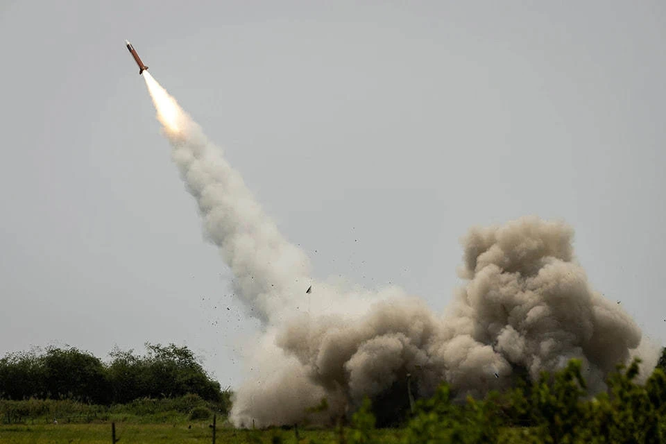 Минобороны показало кадры уничтожения ракетой склада ВСУ в Херсонской области