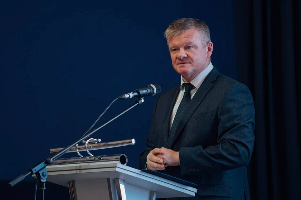 Исаев: Предполагалось, что к сентябрю, когда начнется учебный процесс в школах и вузах, когда у людей закончатся отпуска, все будет сделано. На практике мы видим совершенно иную картину. Фото: пресс-служба Саратовской областной Думы.