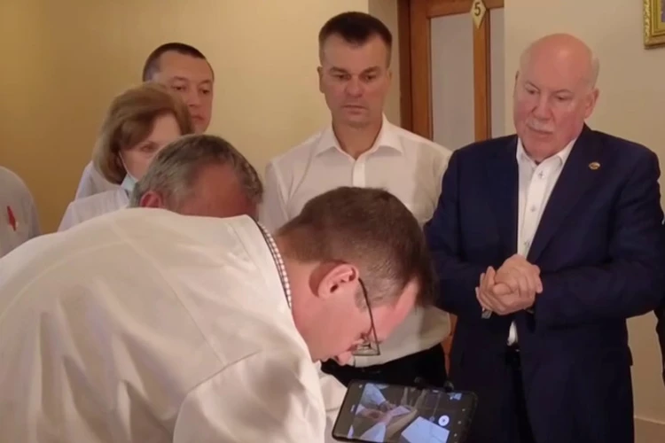 Дмитрий Мезенцев привез в Донецк уникальное оборудование для реабилитации детей