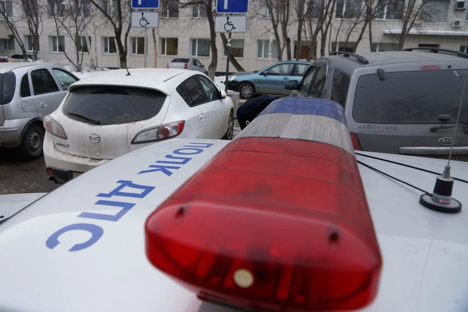В Новосибирске парня, проникшего в павильон, увезла психбригада «скорой».