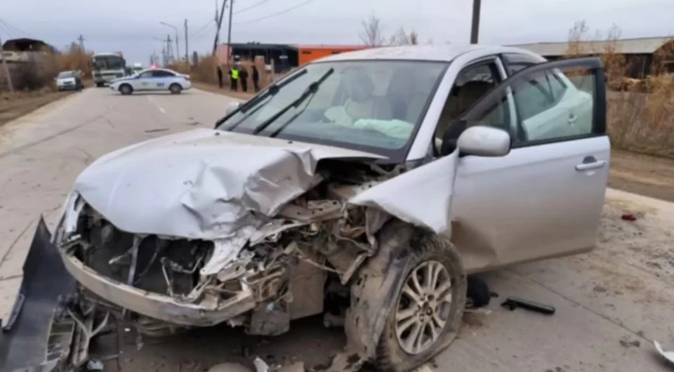 Водитель Toyota Allion столкнулся с автомашиной Suzuki. Фото: пресс-служба ГАИ Якутска