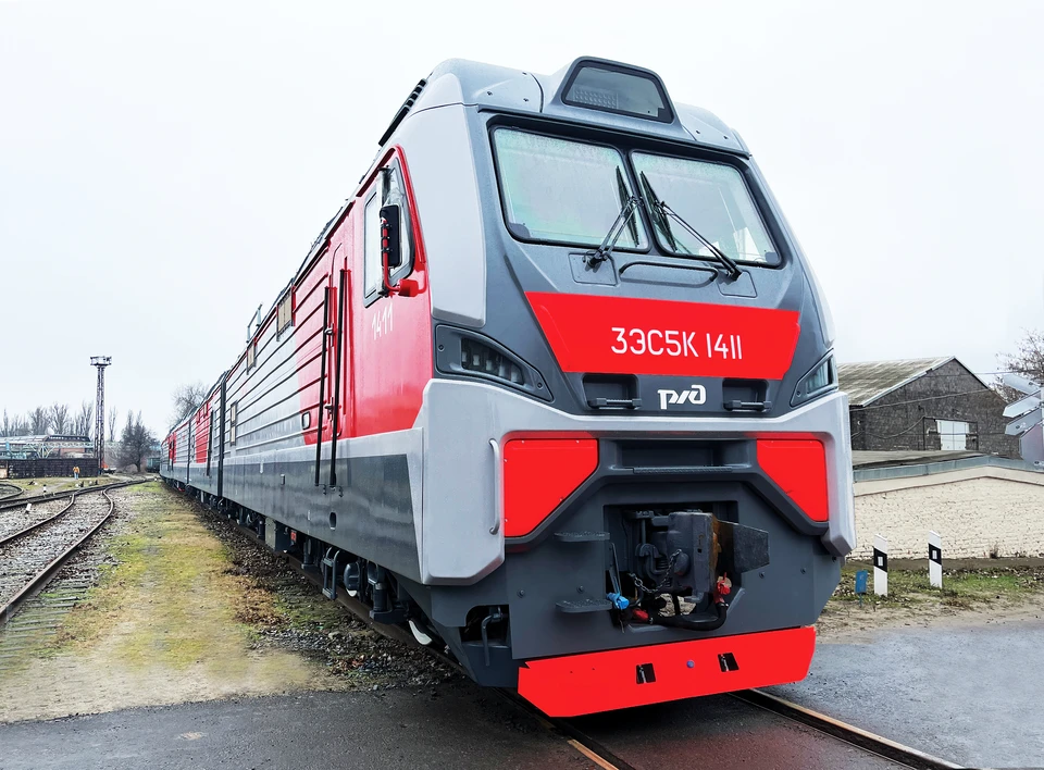 Электровоз 3ЭС5К с новой кабиной. Фото: Диана Гусева, предоставлено НЭВЗ.