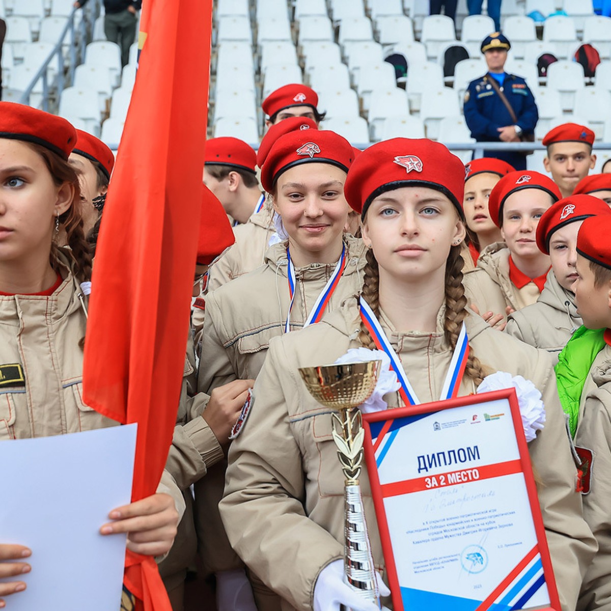 Памяти Подольских курсантов и павшего героя СВО Дмитрия Зернова: Около 1000  ребят приняли участие в игре «Наследники Победы» - KP.RU