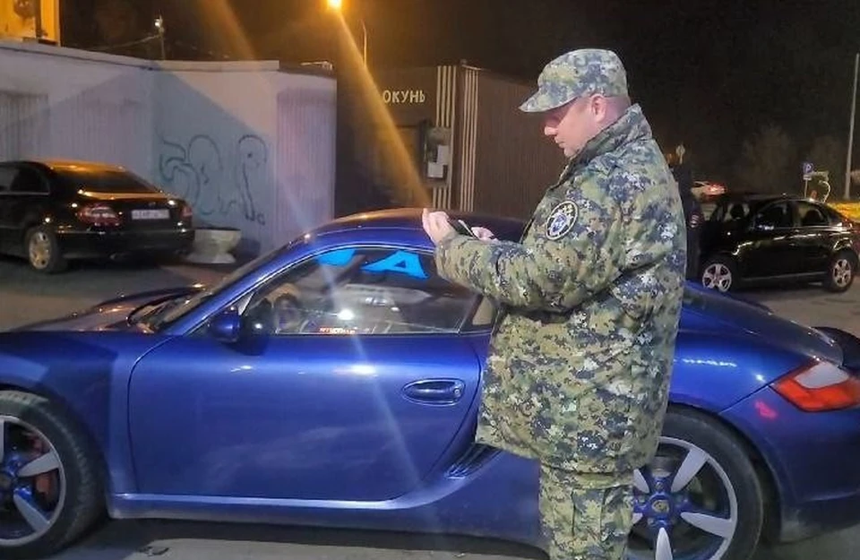 В день убийства Луков на синем Porsche Panamera приехал к кафе на улице Первомайской, 14а. Фото: СУ СКР по Пермскому краю