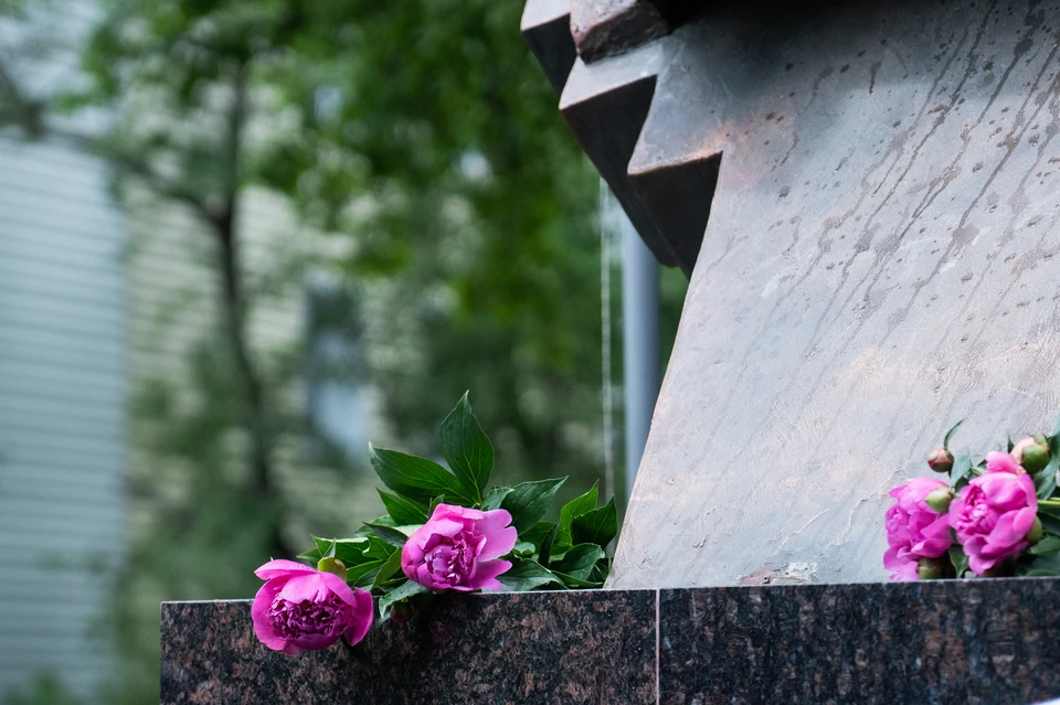 Памятный знак Анатолию Паршину появился на улице Фрунзе, 3.
