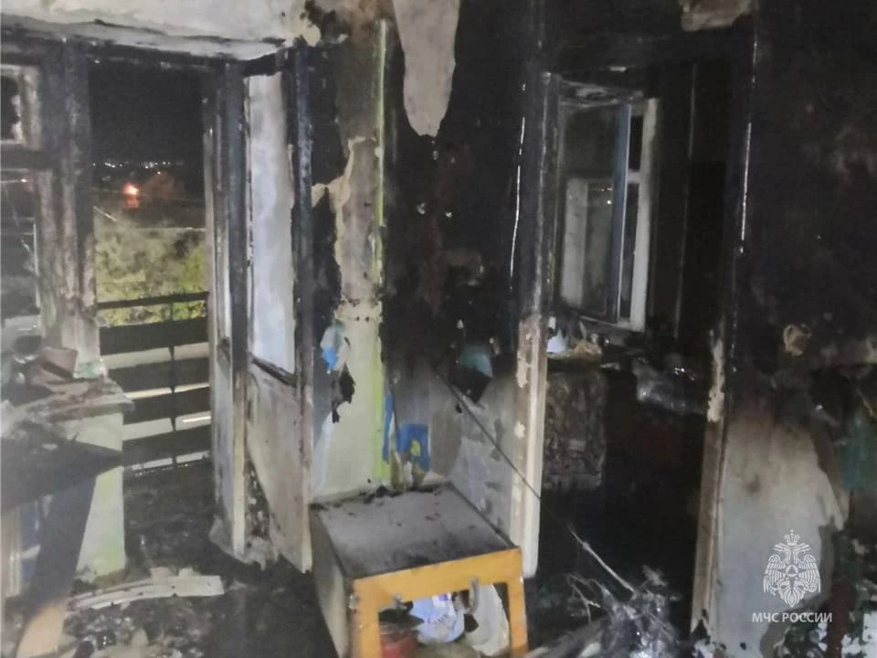 Пожар произошел в квартире пятиэтажного дома на улице Бр. Коростелевых в 01:20