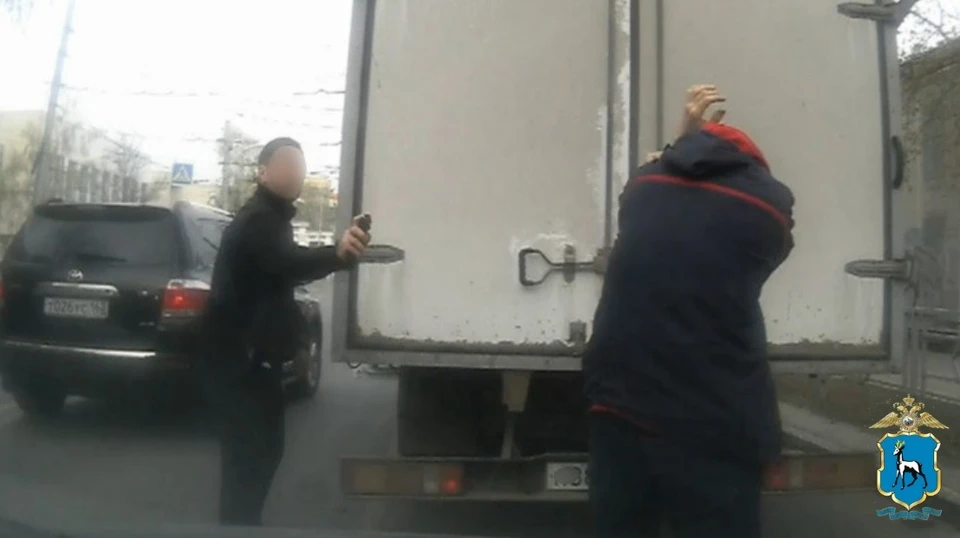 В результате удалось задержать 40-летнего мужчину, который был за рулем грузовика.