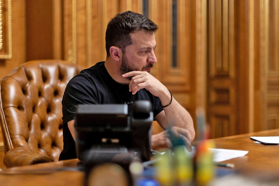 Несколько дней назад Зеленский в Канаде аплодировал нацисту-ветерану. Сейчас звонит израильскому премьеру со словами поддержки.