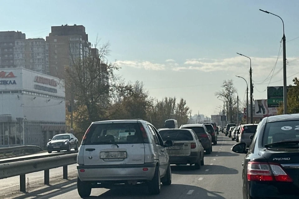 Пробка из-за ДТП растянулась по улице Сурнова в Иркутске утром 9 октября