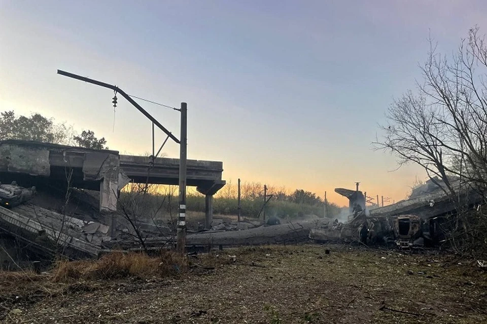 ВСУ разрушили мост на трассе между городами Ясиноватая-Горловка. Фото: t.me/shevchenko_yas