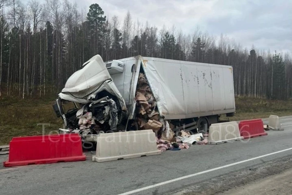 На югорской трассе в ДТП погиб водитель грузовика. Фото: УГИБДД России по ХМАО-Югре