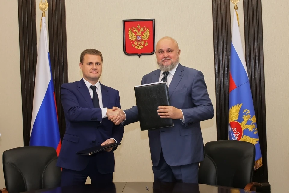 Сергей Цивилев и Алексей Чекунков подписали соглашении о развитии Сибири и Дальнего Востока. Фото - пресс- служба АПК.
