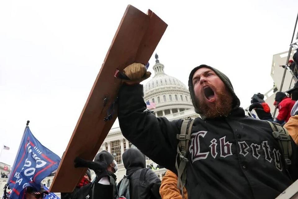 Антивоенные пропалестинские протестующие в США ворвались в Капитолий