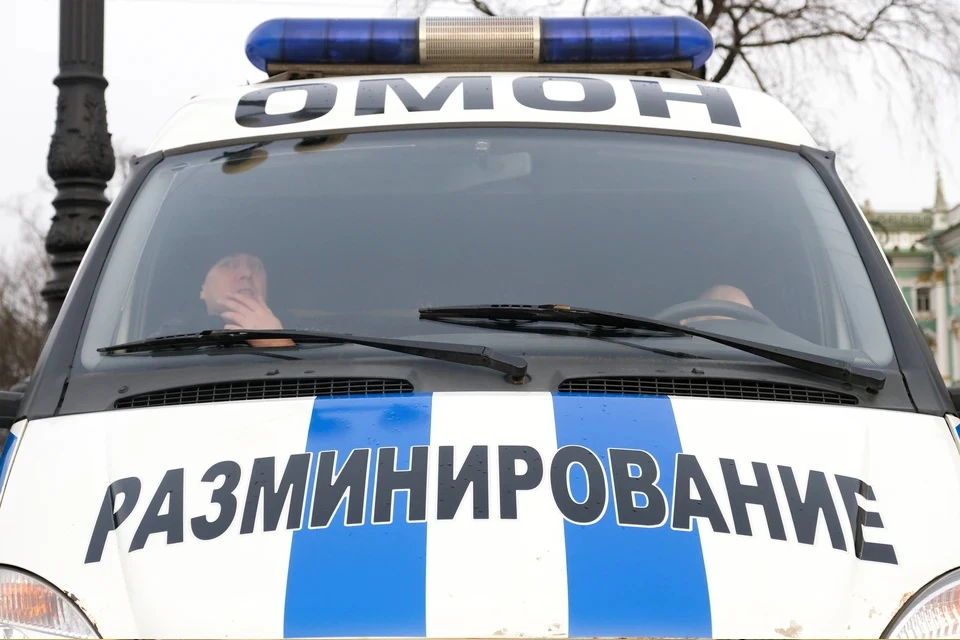 На месте происшествия работают экстренные службы