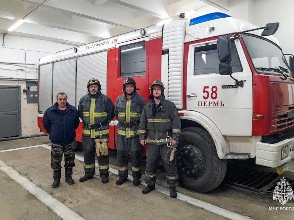 В Перми пожарные на руках вынесли из задымленной квартиры пенсионерку -  KP.RU