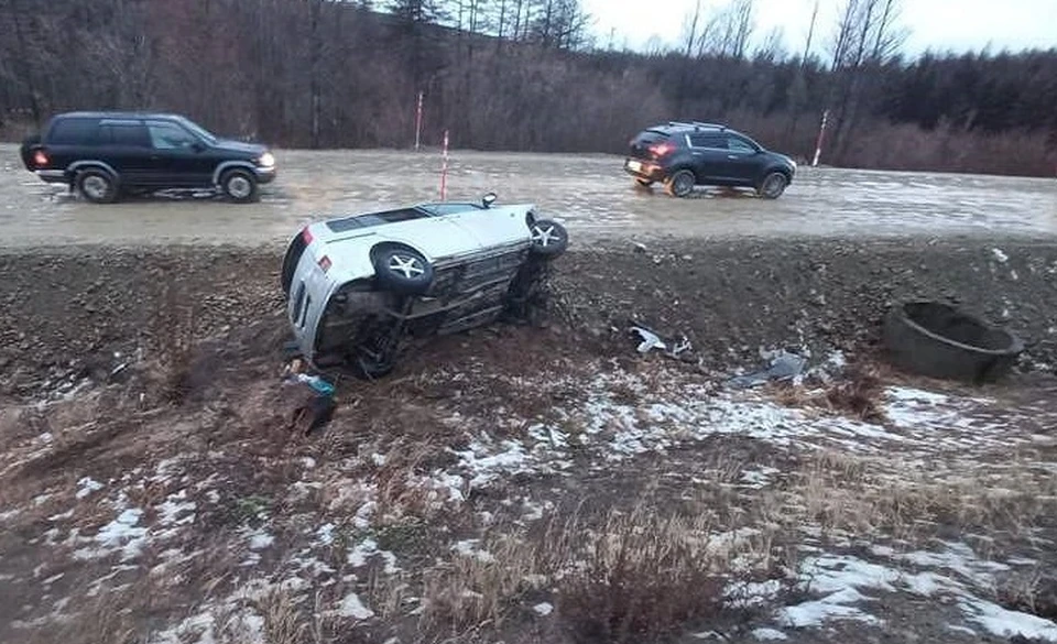 водитель рейсового автобуса не справился с управлением и нанес повреждения задача