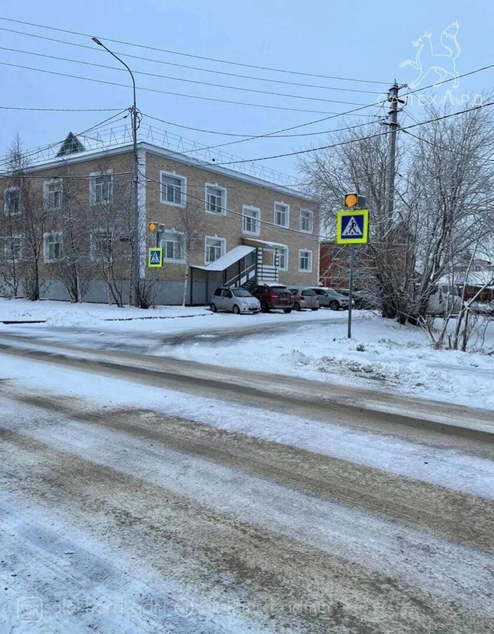 В Салехарде дороги и тротуары начали обрабатывать специальной песчаной  смесью - KP.RU