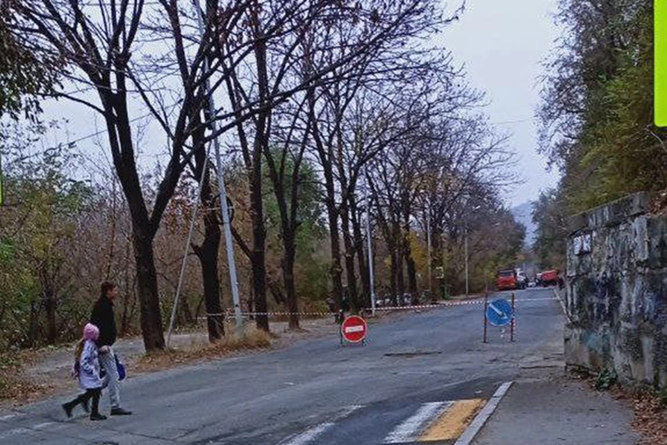 Перекрыта трасса от здания №16 до №18. Фото: vtoryakvdk.