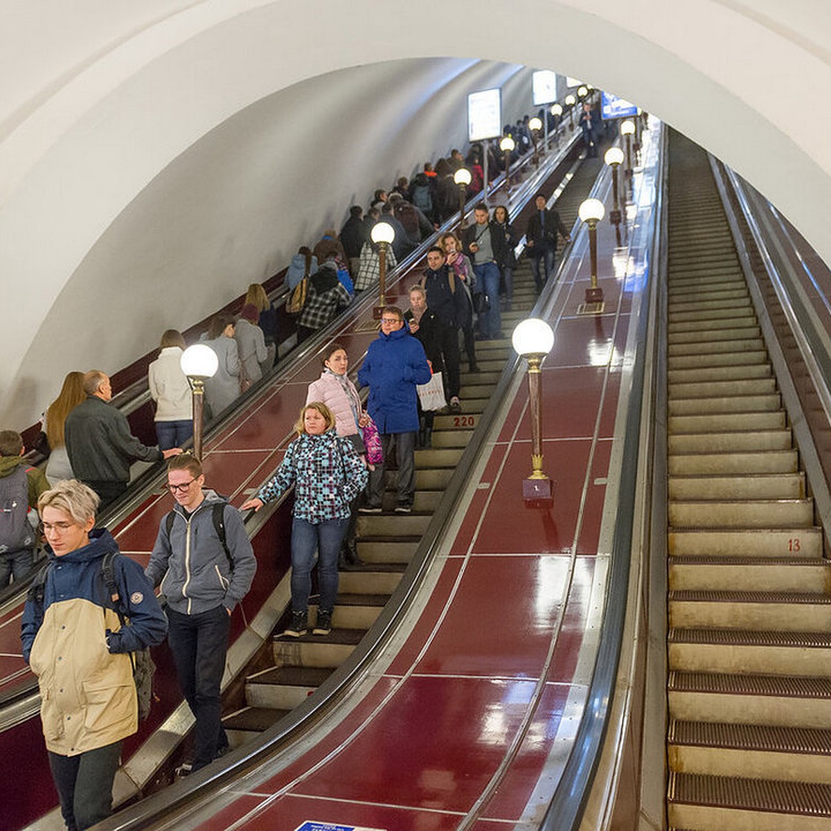 Станцию метро «Обухово» открыли для пассажиров в Петербурге - KP.RU