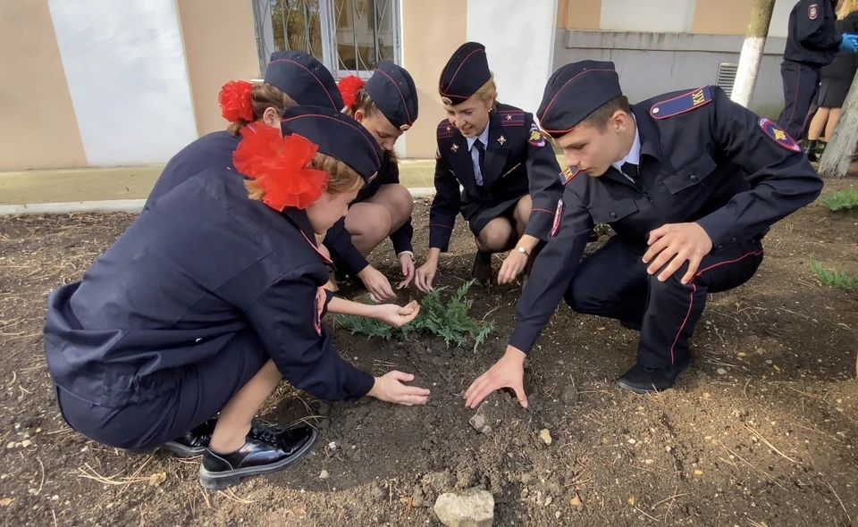 Доброе дело объединило жителей всех возрастов. Фото: 92.мвд.рф
