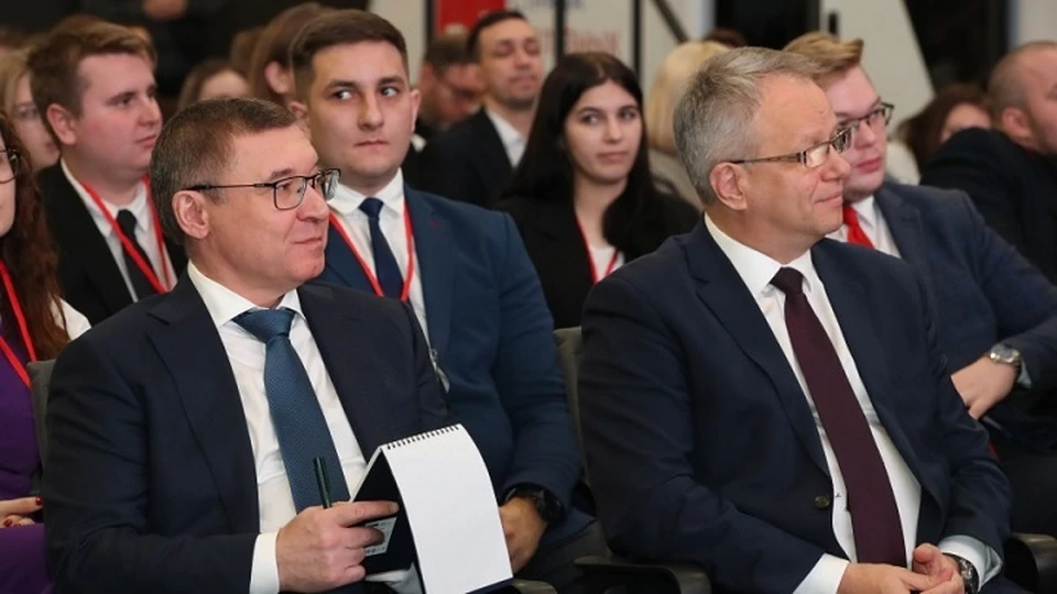 Полпред президента России в УрФО Владимир Якушев (слева) и начальник СвЖД Павел Бурцев. Фото: пресс-служба СвЖД