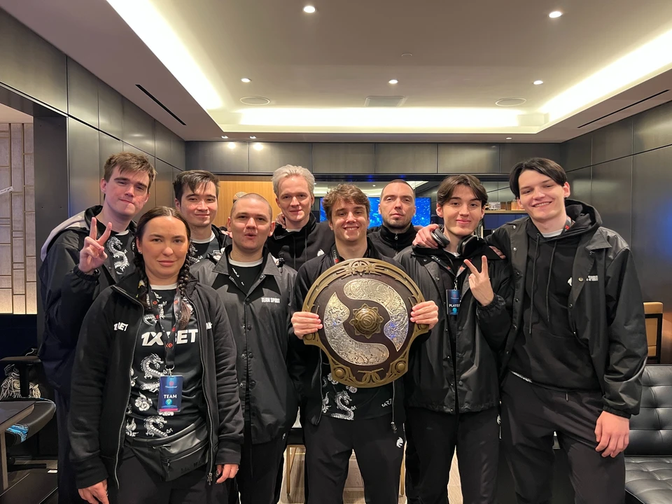 Team Spirit, возглавляемая южноуральцем Ярославом Найденовым (крайний слева), побеждает на ЧМ по Dota 2 во второй раз. Фото: vk.com/team_spirit
